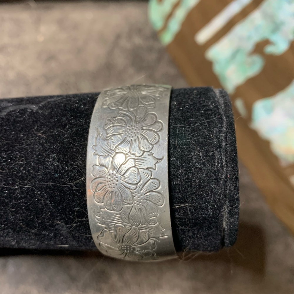 Floral design pewter bracelet